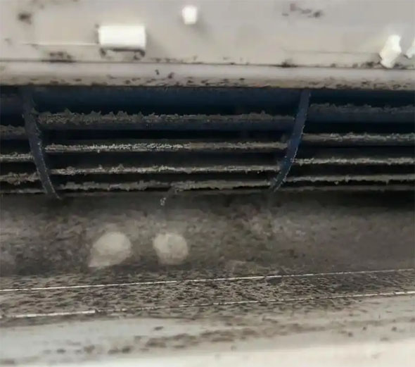 竞秀空调吹的风有股烧焦味是怎么回事